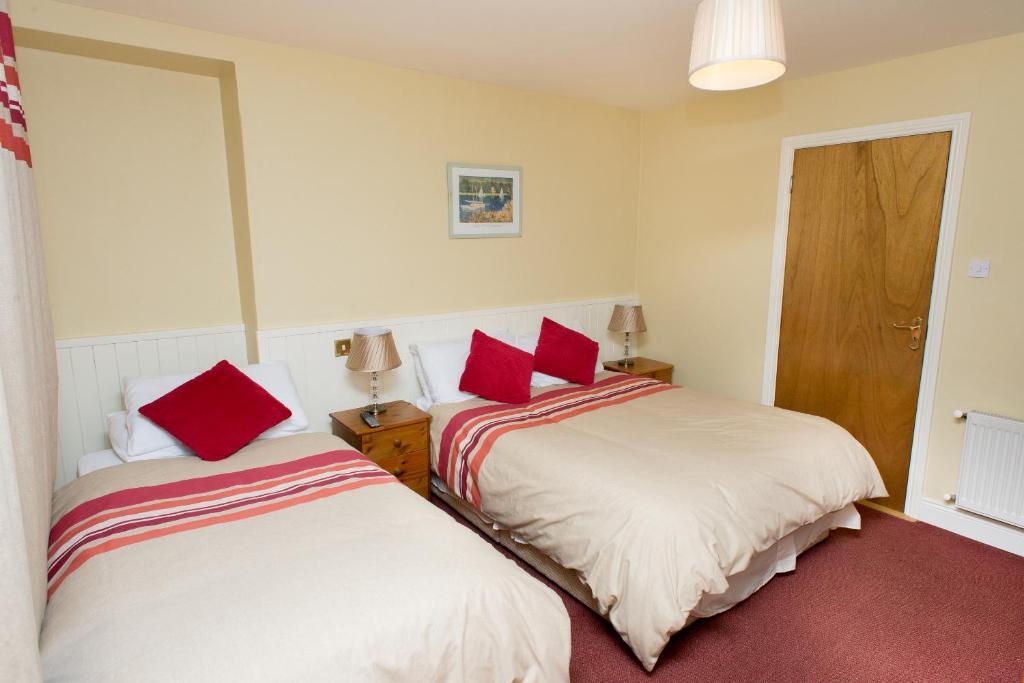 Larkin'S Pub, Restaurant, And B&B Milltown  Room photo